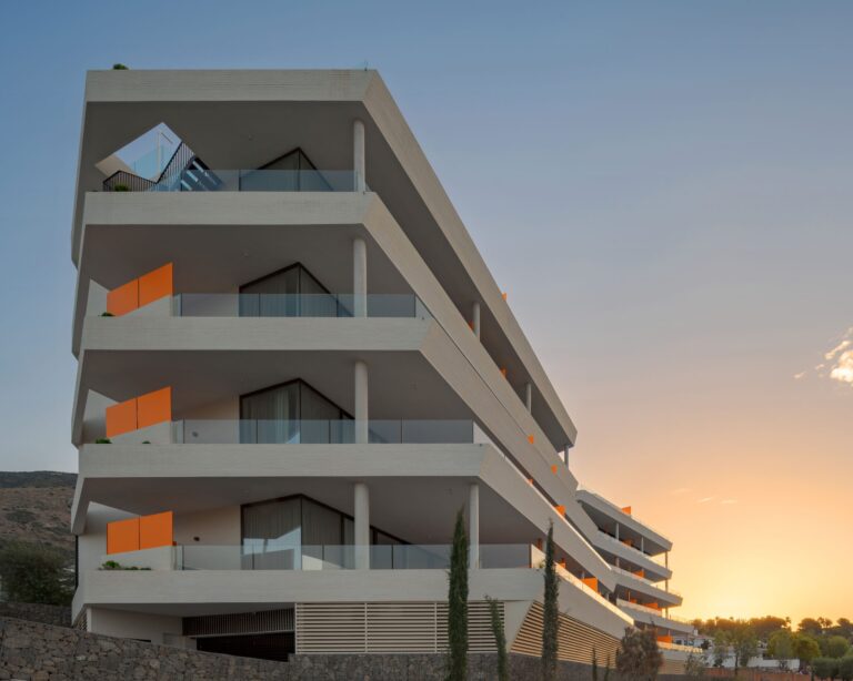 LEIRO RESIDENCES: VILLAS & APARTAMENTOS